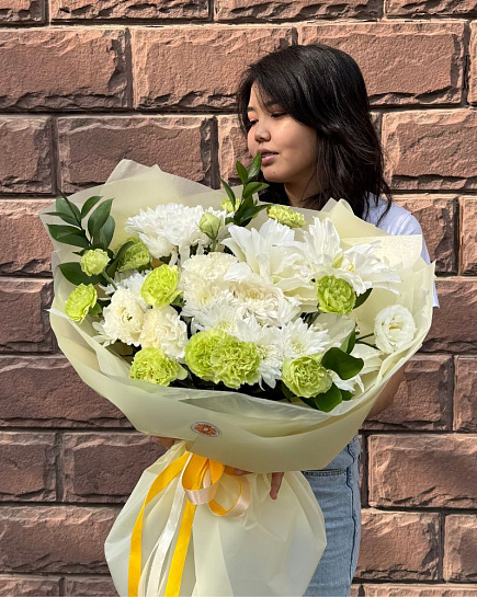 Букет из кустовых хризантем и гвоздик с доставкой по Астане