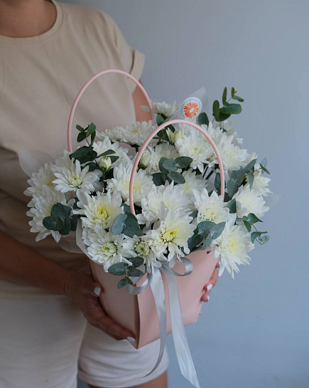 Кустовая хризантема в сумке с доставкой по Астане