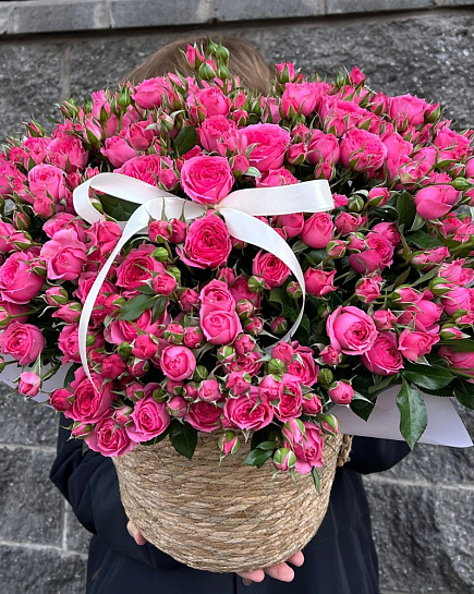 Букет из кустовых роз в корзине кашпо с доставкой по Астане