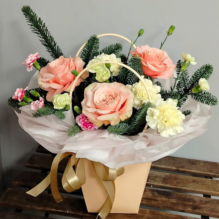 Композиция из нобилиса в корзинке