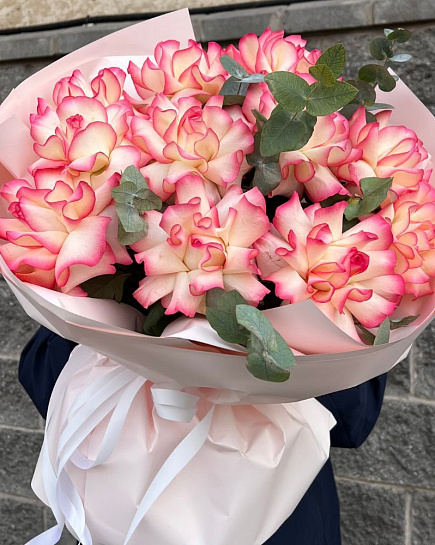 Букет из 13 французских роз с доставкой по Астане