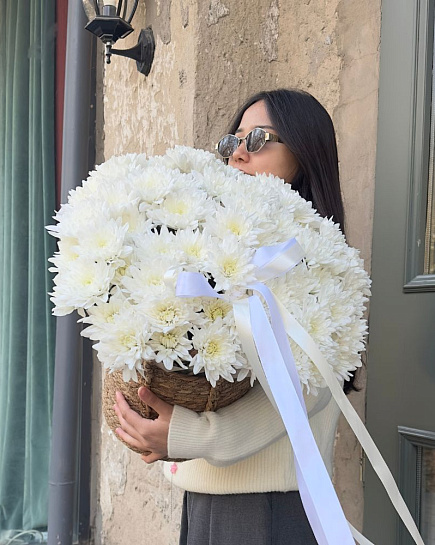 Букет из хризантем в корзине с доставкой по Астане