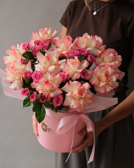 Букет из 11 вывернутых роз в коробке с доставкой по Астане