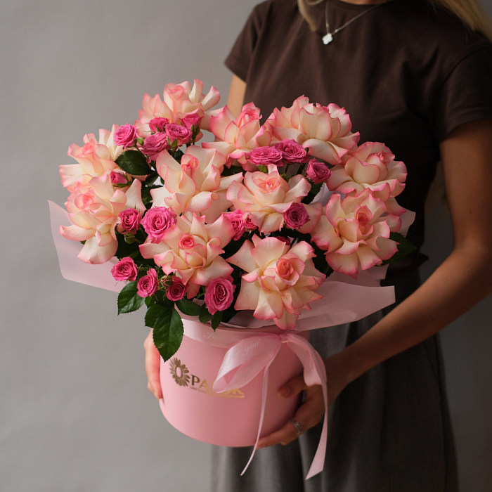 Букет из 11 вывернутых роз в коробке