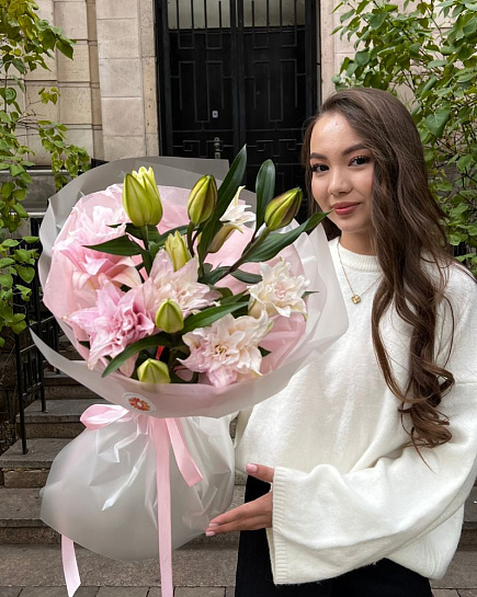 Букет из 3 пионовидных лилий с доставкой по Астане